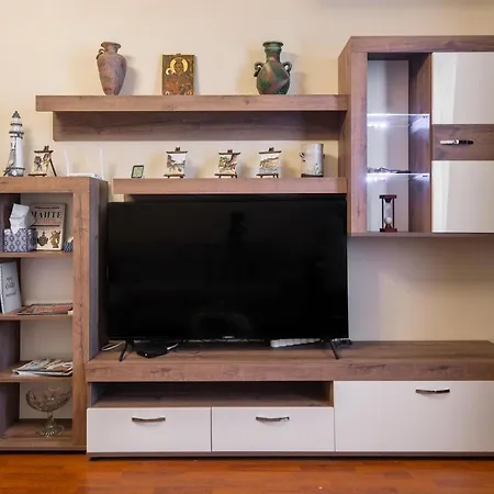 National Palace Of Culture View - Spacious 1-bd Flat ソフィア
