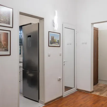 National Palace Of Culture View - Spacious 1-bd Flat アパート ソフィア